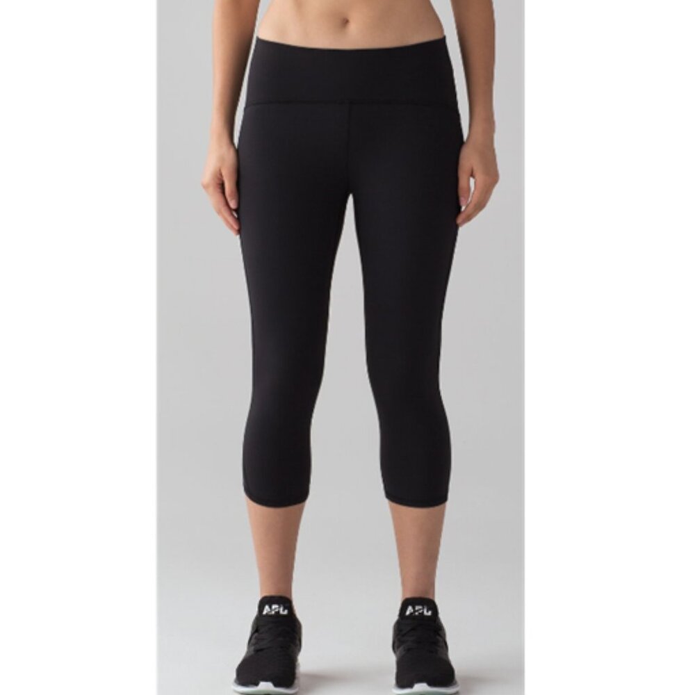 LIKE NEW! Lululemon Train Times Crop (17") Black